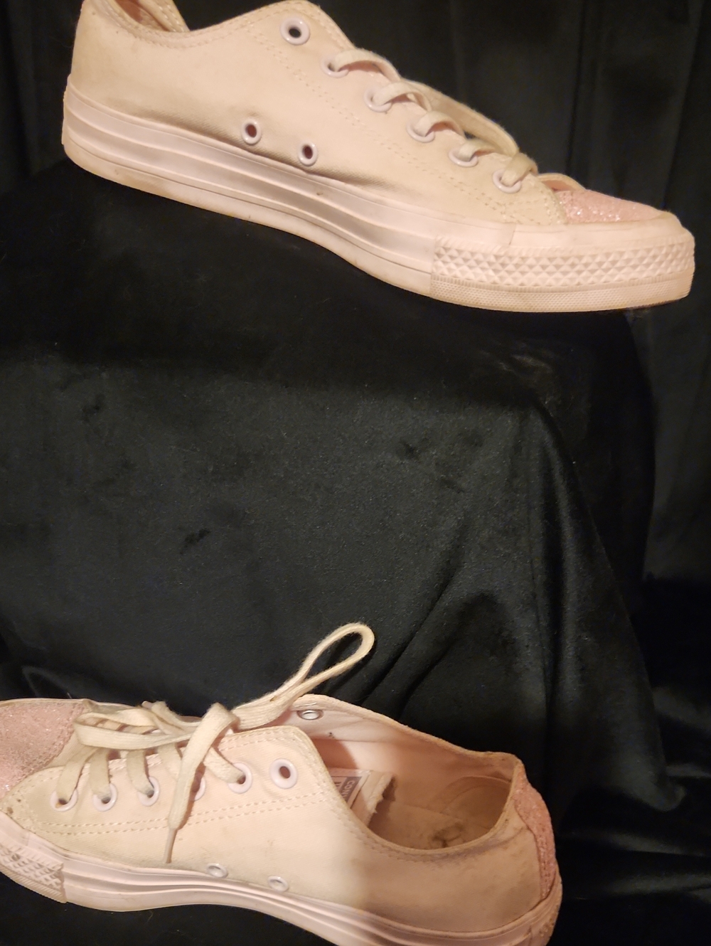Converse Low-Top Sneakers in Pale Pink